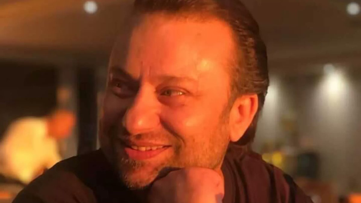 Sahur öncesi gelen bir ilham…
Gece, hatıralar ve yalnızlık…
Kaleme düşen yeni şiirim:
Yalnızlık Sofrası
Kırık düşler birikir eski günler çağırır
Yalnızlık sofrasında her gün aşklar anılır
Ölüm değil ayrılık sevenleri ayırır
Yalnızlık sofrasında hüzün ekmek sayılır

Hatıra