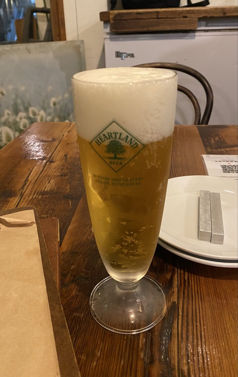 TSURUCCHO_'s tweet photo. 昨夜は久々の奥渋。素敵な大人たちがお子さん連れで和気あいあいのお店。この近所に住んでおられるのかしら。都会や。都会のお子や。東京だなぁと思う。全部美味しかったが天然酵母パンが最高だった。
東京だなぁと思うシリーズいいかもな。
#pipal
#街ごと楽しい https://t.co/AhBqTzLZtF