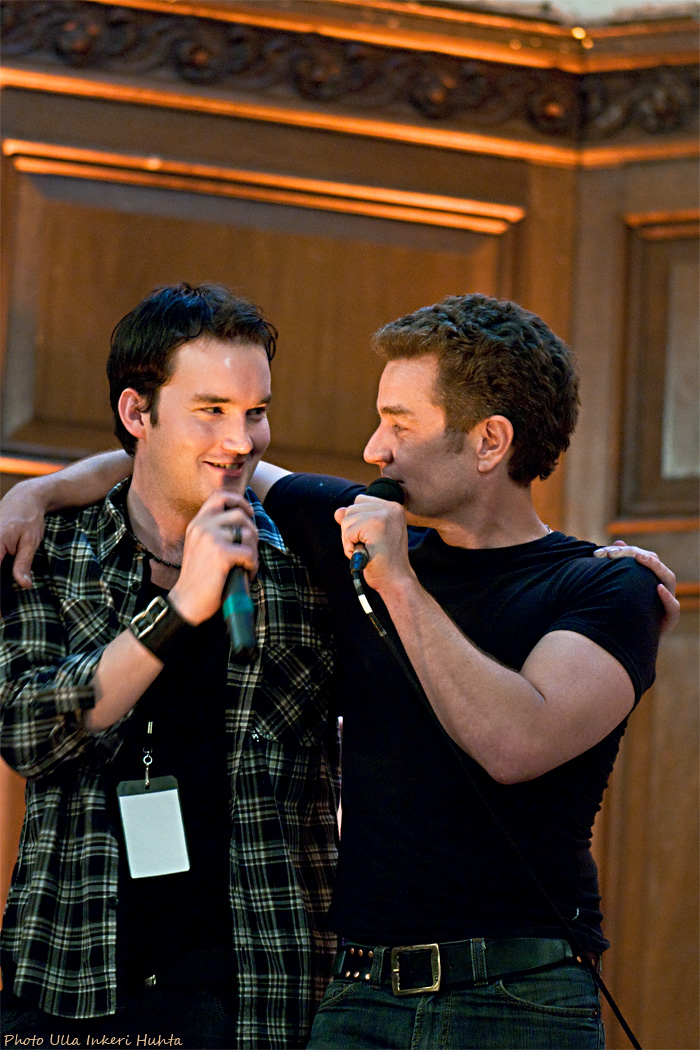 jamie_marsters's tweet photo. Pics of the Day: Sometimes you just need a buddy to cuddle... a cuddle buddy, if you will...
James Marsters & Gareth David-Lloyd at The Rift 2008
@JamesMarstersOf #JamesMarsters @Pancheers #GarethDavidLloyd @GDL_Live #Torchwood #TheRift #CuddleBuddy #GetYourselfABuddyToCuddle https://t.co/76hU6n7uDl