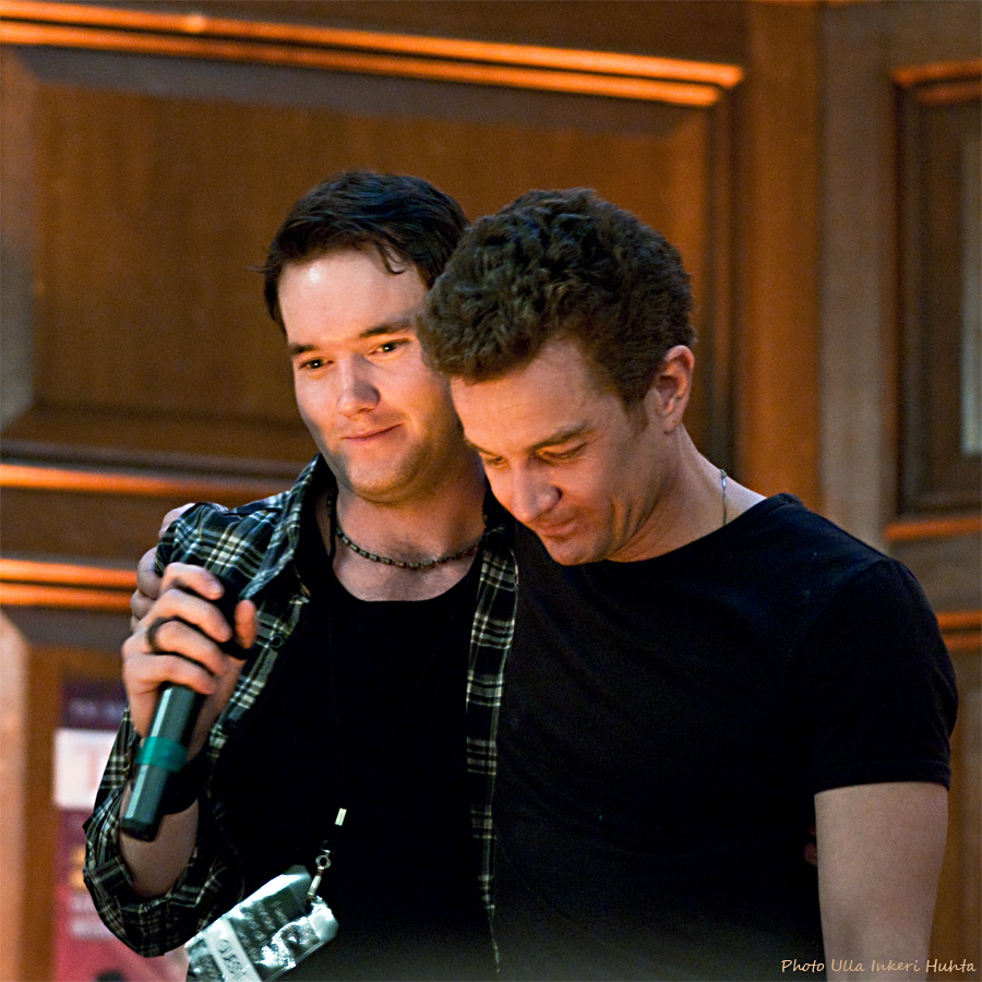 jamie_marsters's tweet photo. Pics of the Day: Sometimes you just need a buddy to cuddle... a cuddle buddy, if you will...
James Marsters & Gareth David-Lloyd at The Rift 2008
@JamesMarstersOf #JamesMarsters @Pancheers #GarethDavidLloyd @GDL_Live #Torchwood #TheRift #CuddleBuddy #GetYourselfABuddyToCuddle https://t.co/76hU6n7uDl
