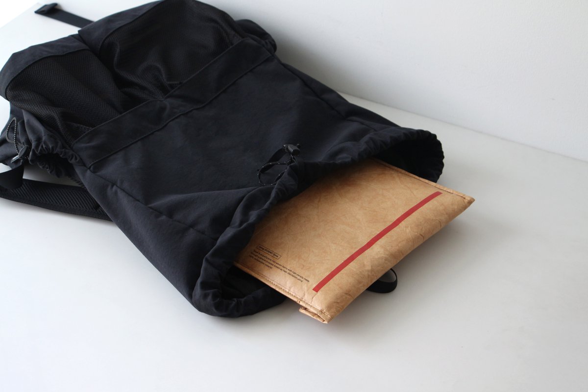 本日のご紹介は、「Anaheim Laptop Sleeve 13inch」 デュポン社の高