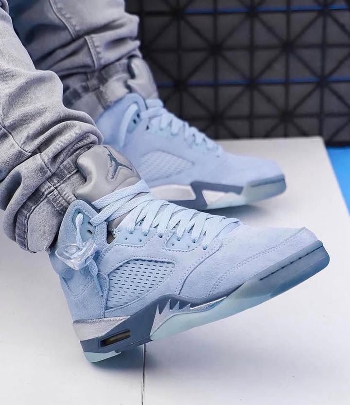 JustFreshKicks's tweet photo. Air Jordan 5 Retro "Bluebird" (2021) 💙 https://t.co/QoQU1u09QG