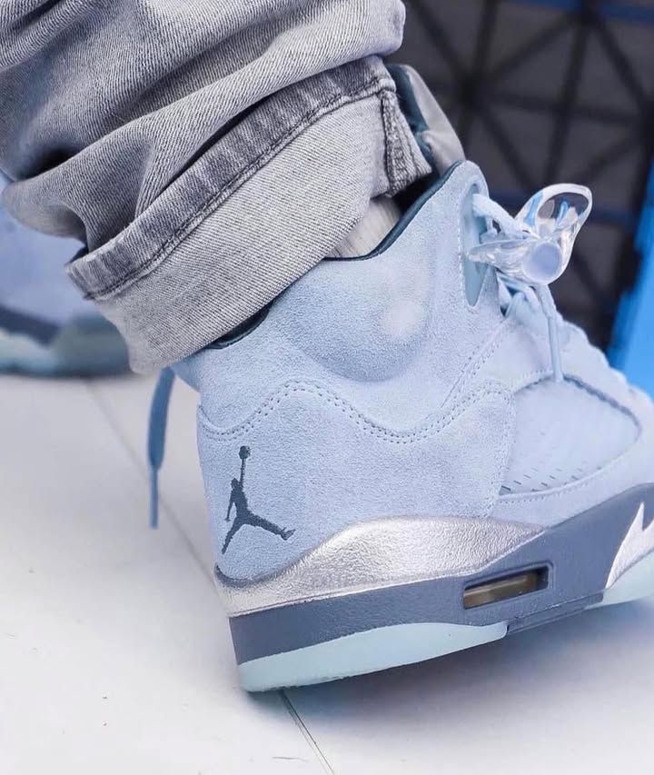 JustFreshKicks's tweet photo. Air Jordan 5 Retro "Bluebird" (2021) 💙 https://t.co/QoQU1u09QG