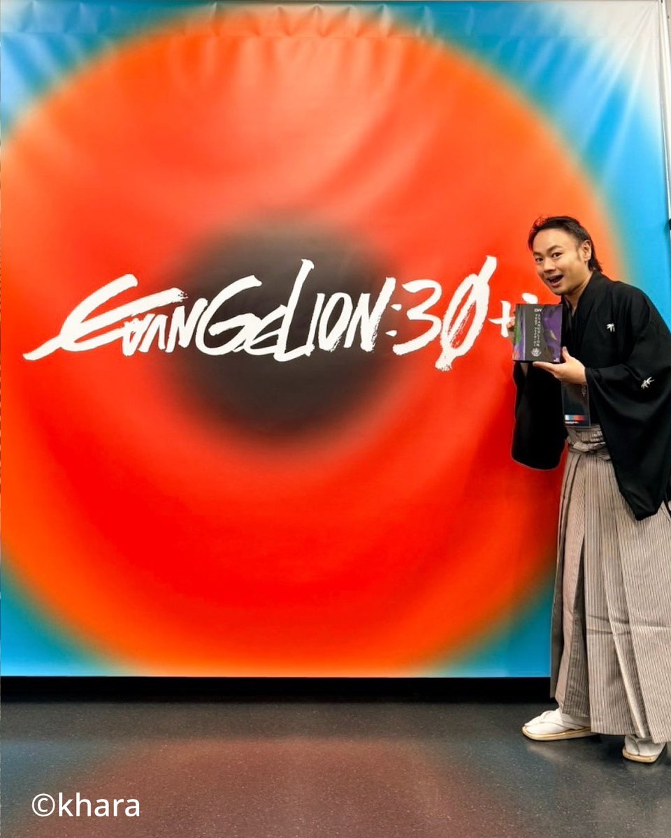DAREWORKS_JP's tweet photo. EVA30周年イベント＠新横浜アリーナ
歌舞伎俳優・福原百貴様に
グラビティメビウス エヴァンゲリオン初号機モデルを
ご愛用いただきました。
伝統とエヴァ、そして書くことの美しさ。
この特別なご縁と一日に、心より深く感謝申し上げます。
@AKARA_King_TAKA
＠MIKIKOsinger https://t.co/NTToCe4urA