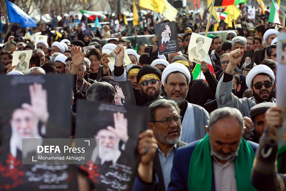 عزاداران خامنه‌ای رو در قم مشاهده میکنید.
این حرومزاده‌های هزاره تخم مغول رو باید بندازیم بیرون برن همون افغانستان مستراح خودشون.