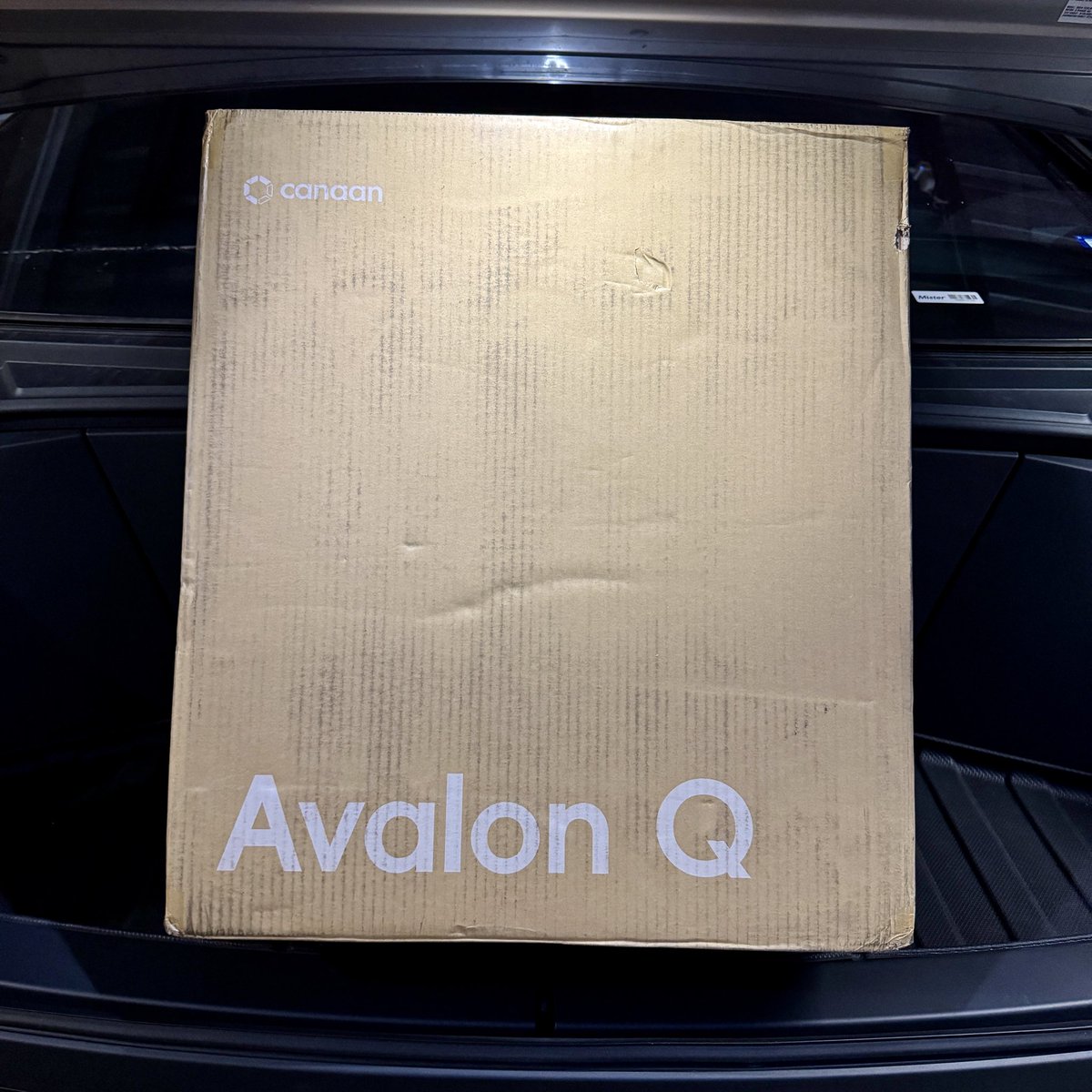 PhanK's tweet photo. UPS just dropped off a package from @SoloSatoshi, it’s 90 TH/s in a box! 📦⚡️
#CanaanAvalonQ https://t.co/693PPX2DrD