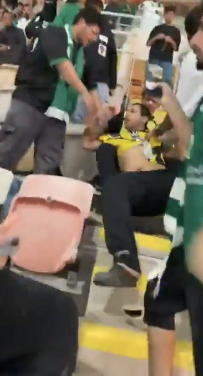 𝐑𝐀 tweet media