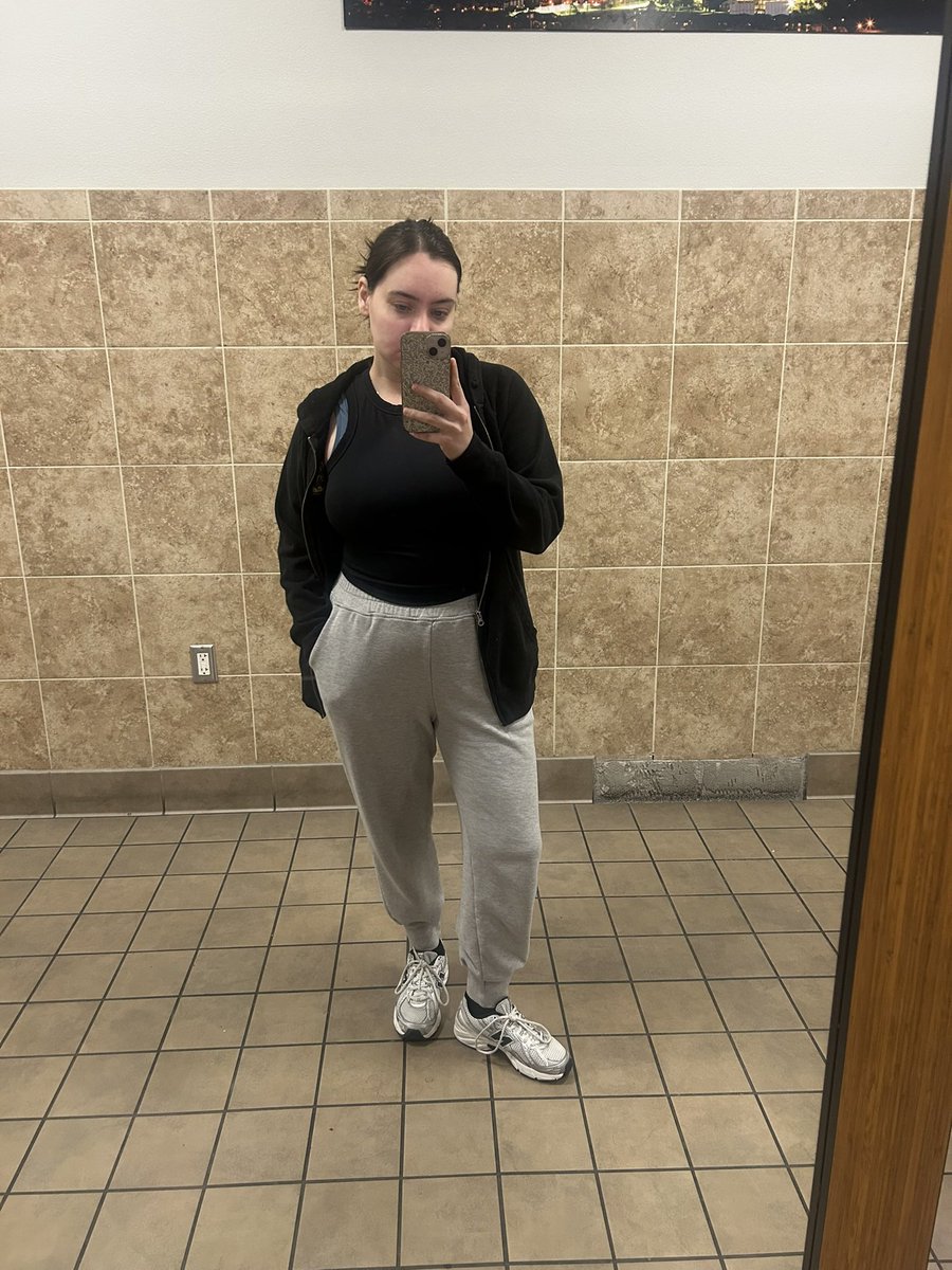 lex 🍂🏒 tweet media