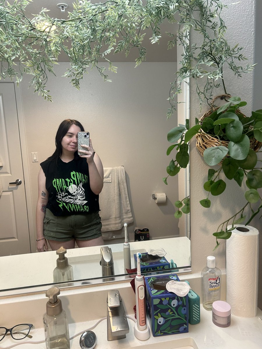 lex 🍂🏒 tweet media