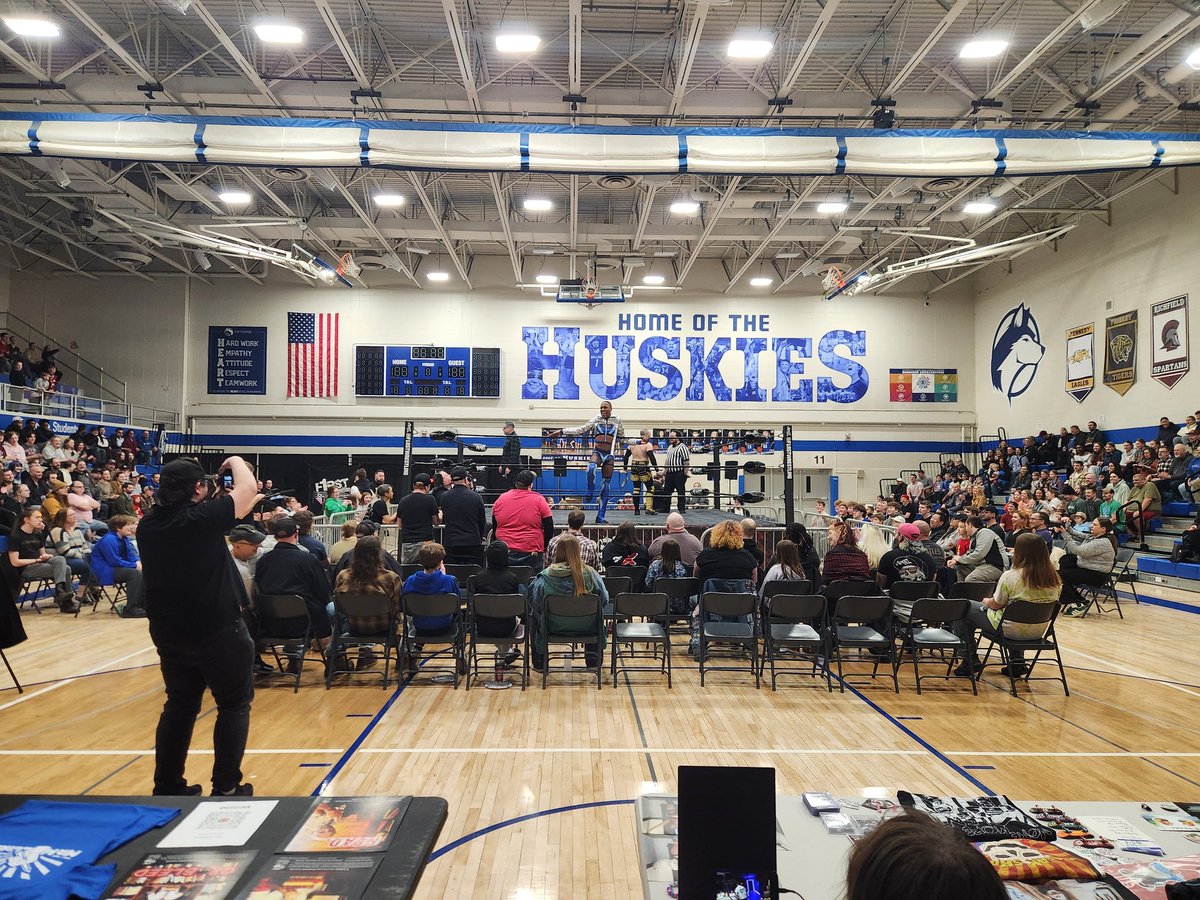 DarinCorbin's tweet photo. The "Huskies Rumble" is ready to begin!
@f1rstwrestling #SAVHS https://t.co/YsWNi7onOx