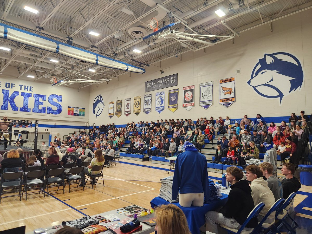 DarinCorbin's tweet photo. The "Huskies Rumble" is ready to begin!
@f1rstwrestling #SAVHS https://t.co/YsWNi7onOx
