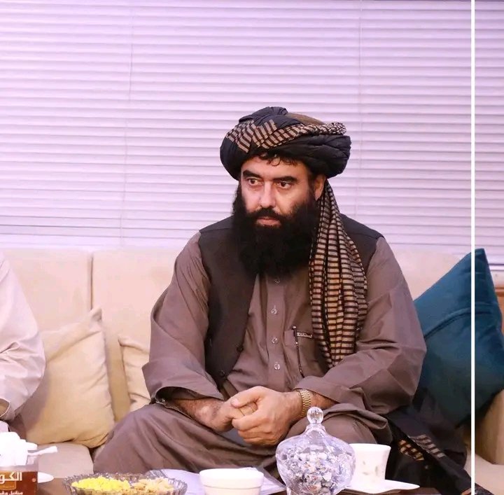ArifHelali's tweet photo. تیره شپه د شرقي زون د جګ ړې رهبري د دغه اتل په لاس کې وه.!
حاجې روحاني مولوي صاحب دلودیځ زون سترفاتح د فراه، هرات او غور کې د سختو معرکو اتل  تیر شوي! https://t.co/sJMTkchD2C