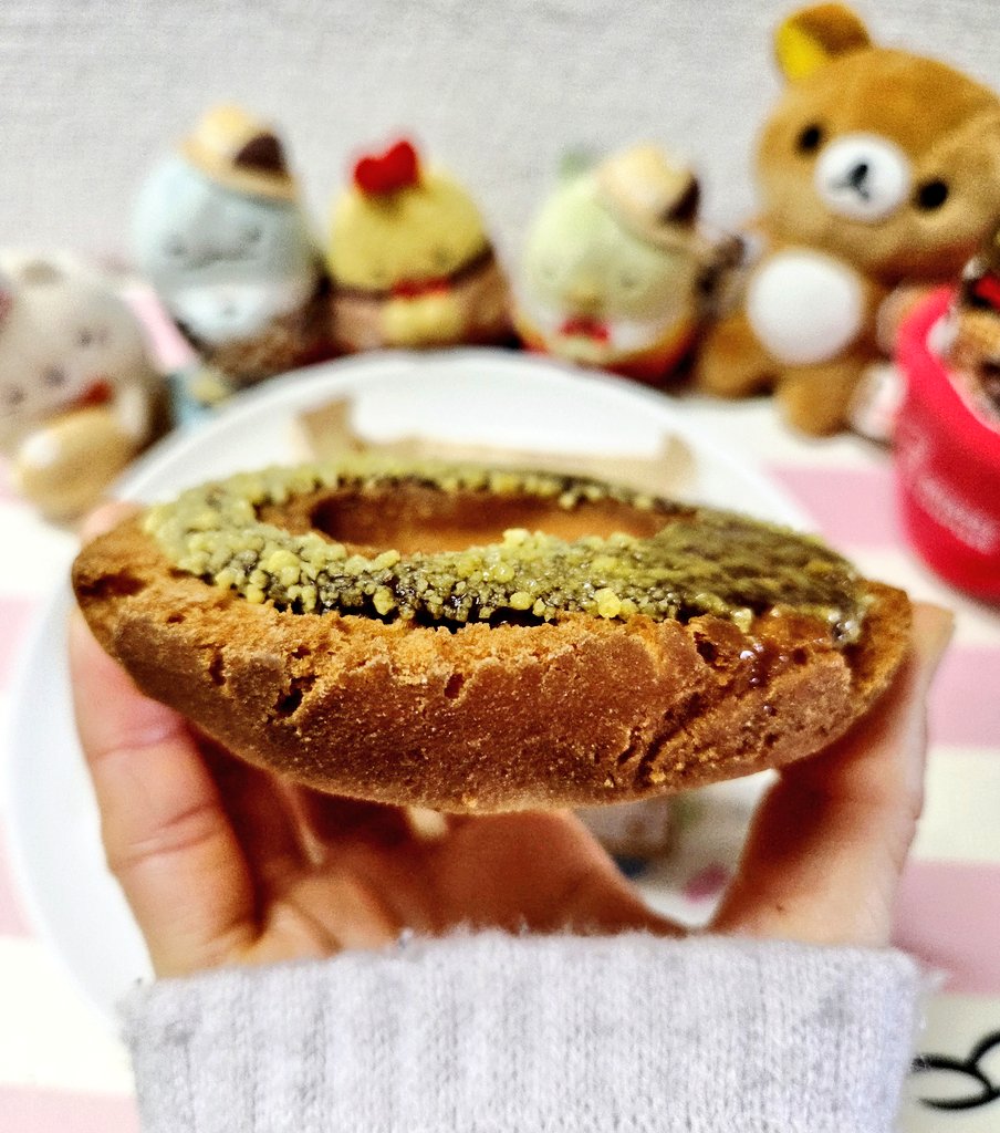 昨日ミスドの買ってきた9個、 6つめ、 プラリネ&ゴールデン 昨日ミスドの買ってきた9個、 6つめ、 プラリネ&ゴールデン