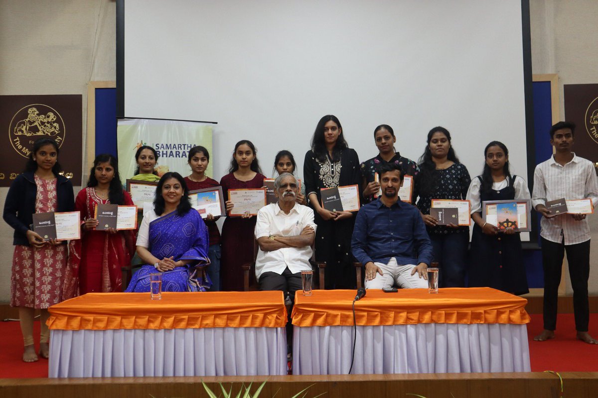 SamarthaBharata's tweet photo. Prize Distribution Ceremony of State Level Essay Competition BE GOOD DO GOOD 2026 held at Mythic Society Bengaluru. Author Chaitanya Hegde, Mythic Society Treasurer KN Hiriyannaiah, Samartha Bharata’s Chetana Rajendra addressed. #BeGoodDoGood https://t.co/TE4hOeMfjf