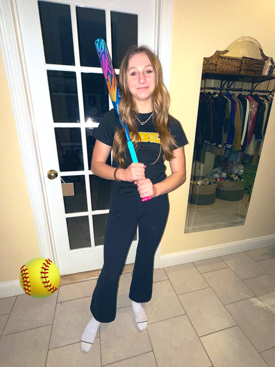 VDobrydney29's tweet photo. New bat!!! Can’t wait to break her in for the high school season! Ahhhh! 🥎❤️💪
@sluggernation @CT_Timberwolves @TrumbullAthlet1 @game2baseball @CoastRecruitsSB @D1Softball @ExtraInningSB @EliteRecruits_ @USAElite_Jen @pithitting @PrepSoftball https://t.co/DZgybaHzkE