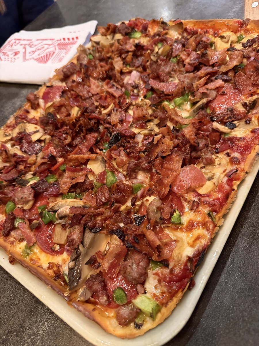 LunchinnG™️ tweet media