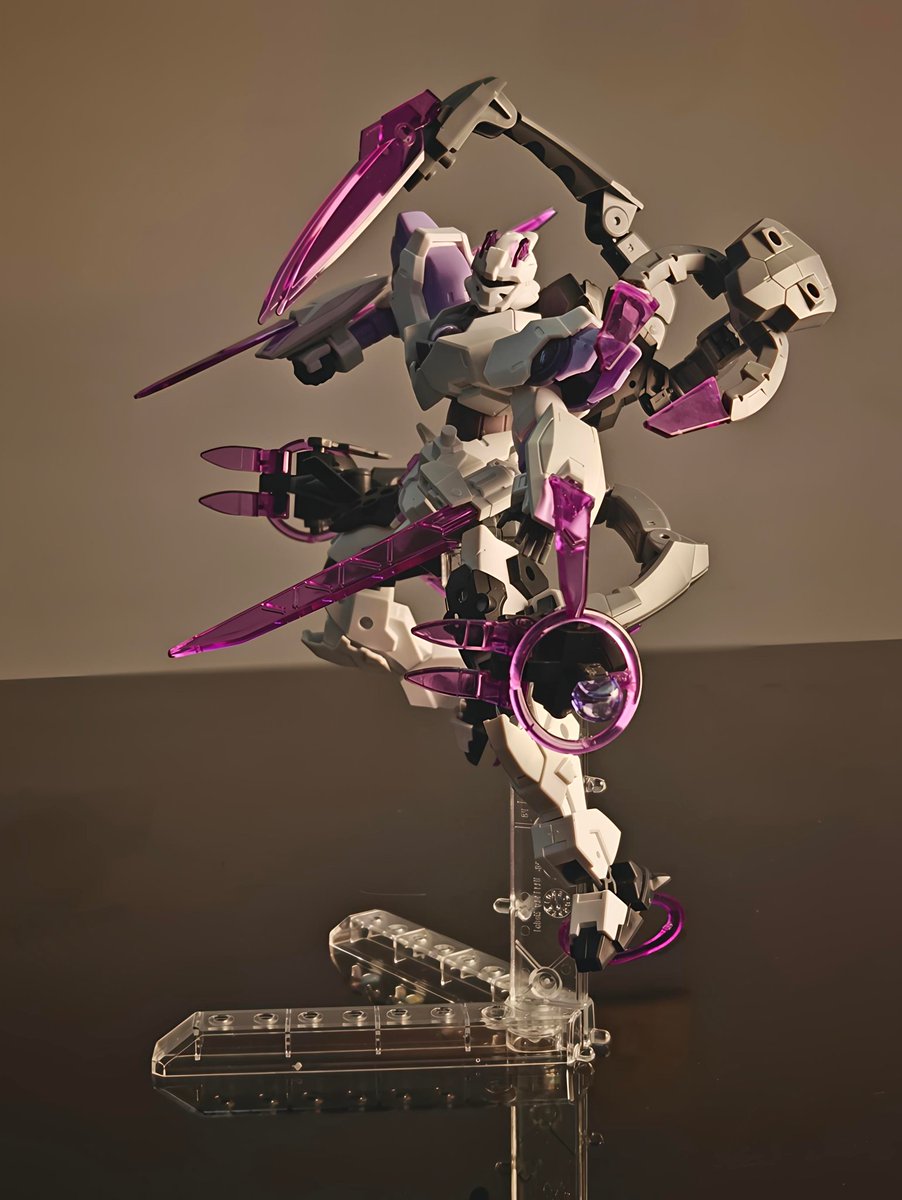 KenKumada's tweet photo. 初めての30MM

レヴィニクス-TypeAに余ったガンプラパーツ、ランナーをミキシング。
イメージとしては忍者を誤解しているアメリカン忍者
忍ぶ気がない。とんちんかんなわりに実は強い。

#30MM https://t.co/xgts6BoaH1
