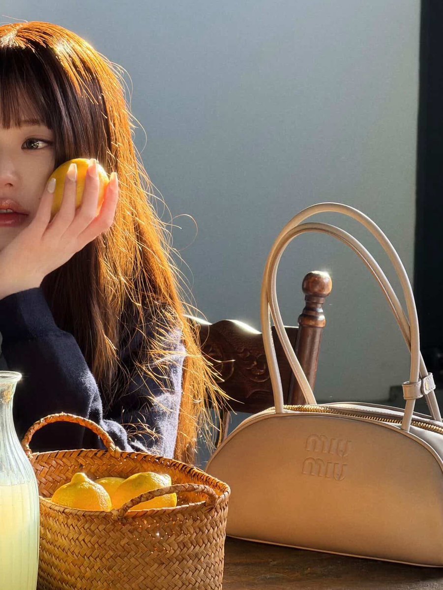ECLIV_Official's tweet photo. SNEAK PEEK of #VIOLITA wearing 𝗠𝗜𝗨 𝗠𝗜𝗨 Spring/Summer 2026 for 𝗠𝗮𝗿𝗶𝗲 𝗖𝗹𝗮𝗶𝗿𝗲 Korea April 2026 issue!

#ECLIV #에클리브 
#VIOLITA #비올리타 https://t.co/fxMx5KozcA