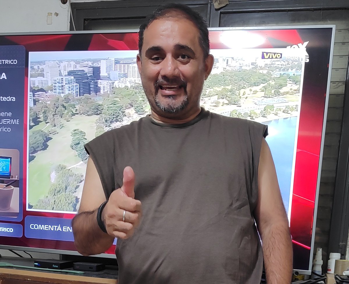 urival's tweet photo. @FOXSportsArg #telemetrico #vamosnene vamos Franco,saludos desde Rosario,Santa Fe. Soy Daniel.😊🏎️🏎️🏎️🏁🏁🏁🏁 https://t.co/SzY4tAnLKH