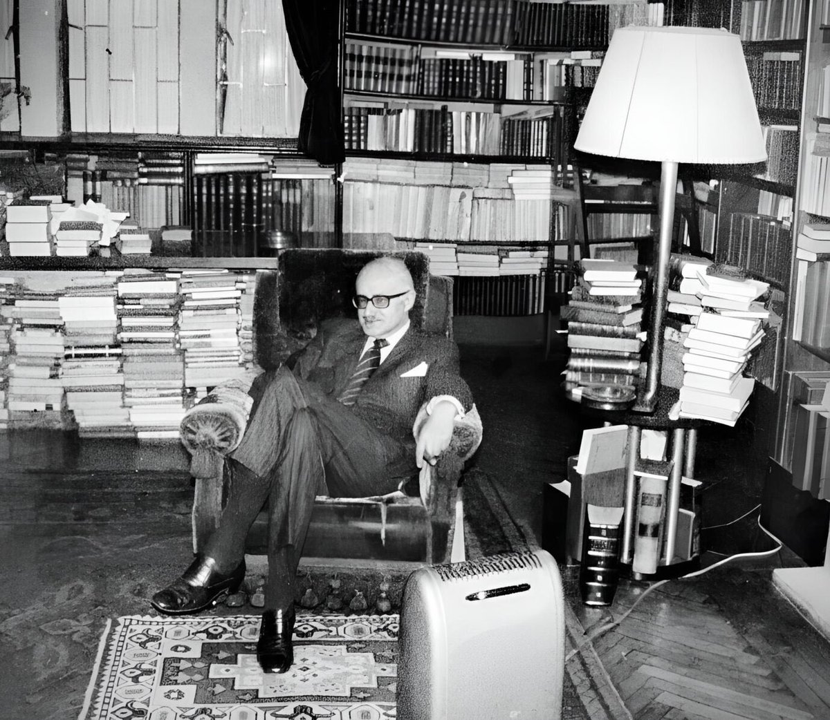 “Civilization is what old men manage to salvage from the onslaught of young idealists.”

Nicolás Gómez Dávila