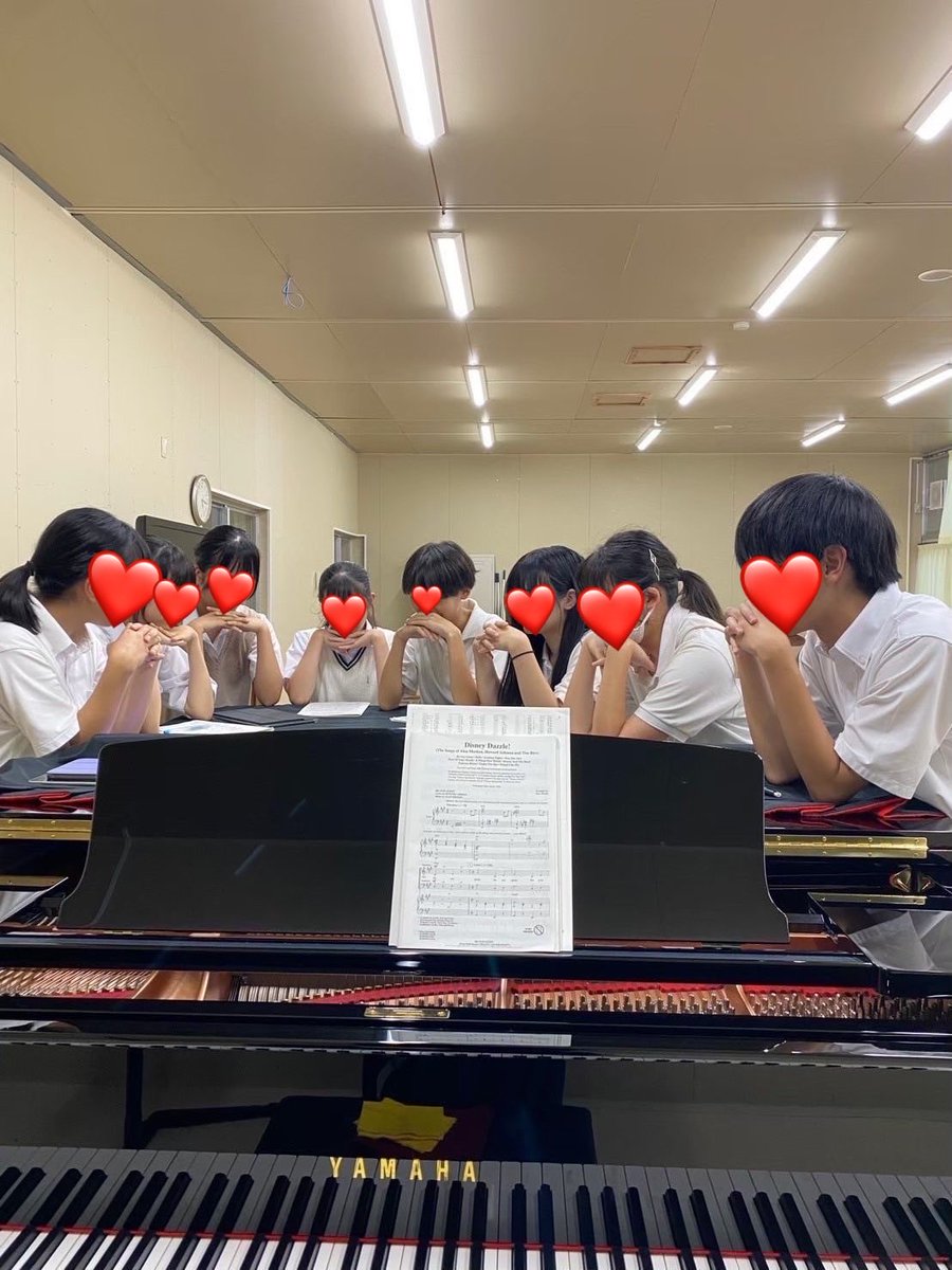 ichigao_chorus's tweet photo. こんにちは😃市ケ尾高校合唱部です！✨
昨日の部活に49期と50期の先輩方が来てくれました😭😭

2024←                                             →2026
#合唱部　#市ケ尾高校合唱部
#合唱好きとつながりたい https://t.co/kKpYgUB3nV