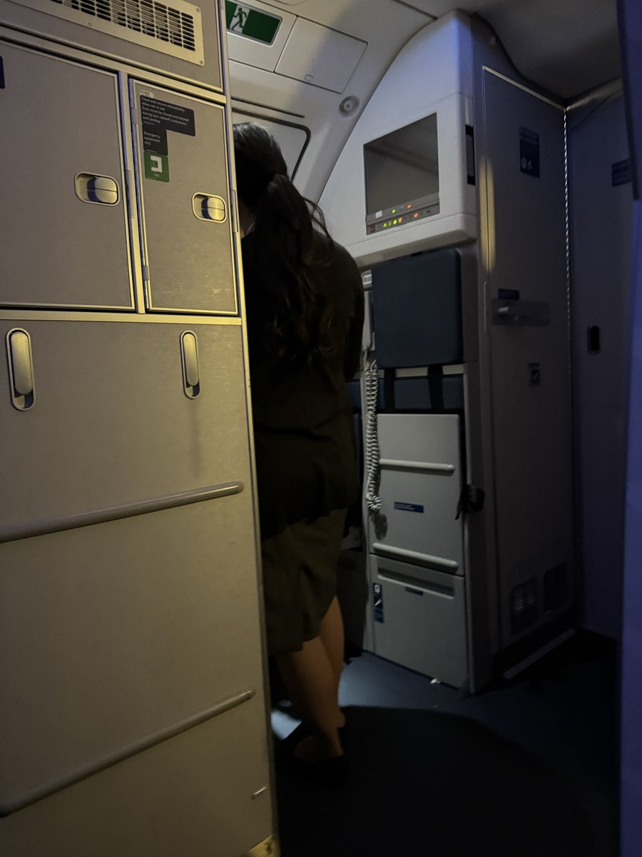 NowDev1's tweet photo. @Delta you need to do better!  
Before anyone comes at me, they have been like this all flight!  Not 40-60 min break but entire flight doing nothing!  Wanna challenge me I got plenty more video… https://t.co/UTyY0pmN5X