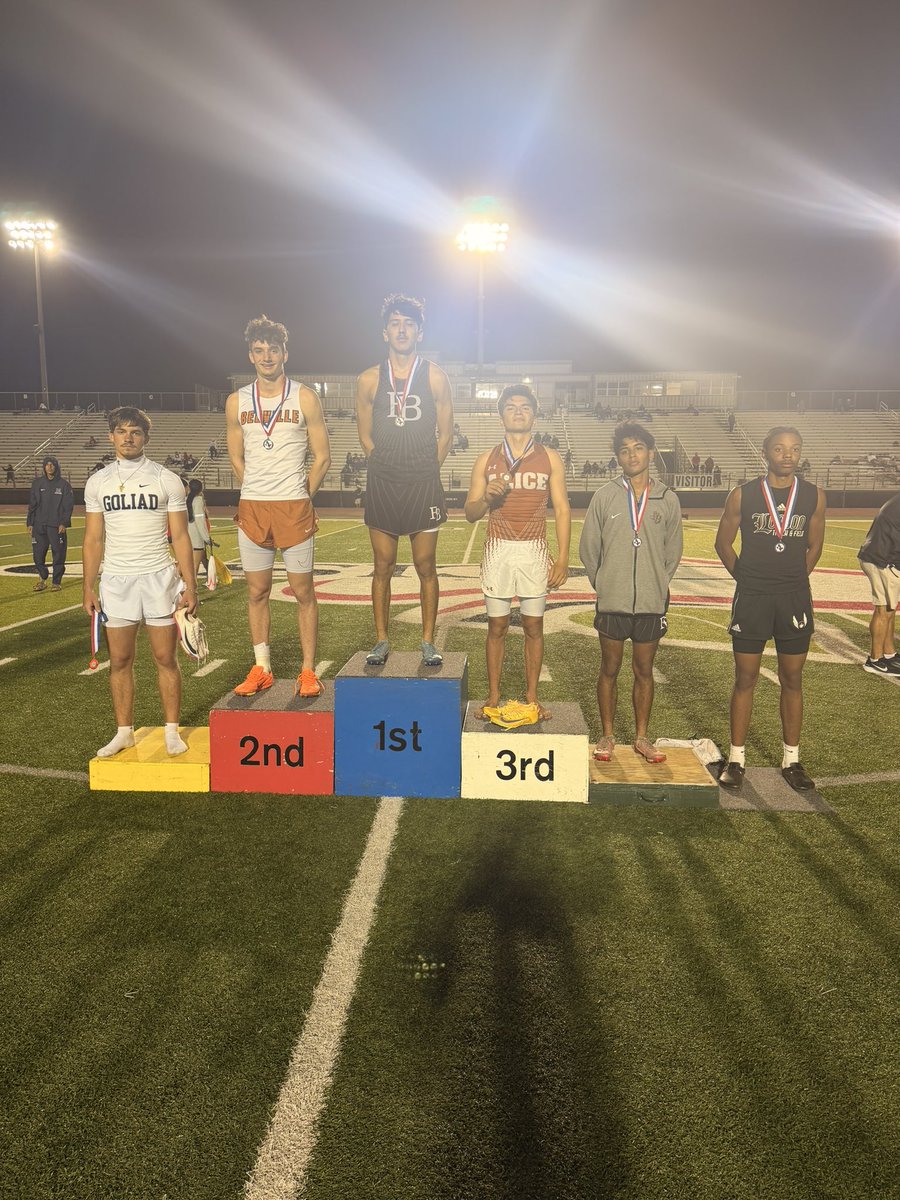 cbcatx1's tweet photo. Varsity Boys 110m Hurdles 
🥇Mykah Jaimes 14.79 https://t.co/wwmavhPgMQ