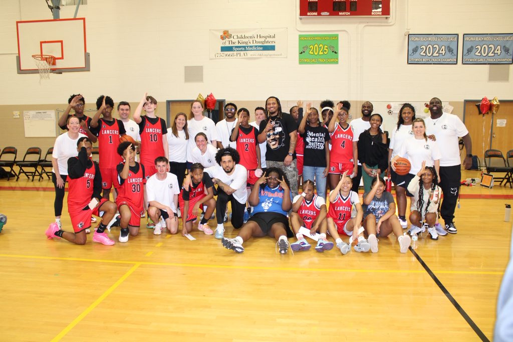 Landstownms's tweet image. The biggest battle inside The Castle has come to an end! Congrats to the Learners for taking the victory tonight. 👑🏰
Thank you everyone for the energy!
#LancerPride  #Legends #Learners✨🏀