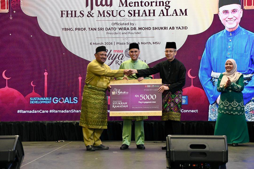 MohdShukriYajid's tweet photo. Delighted to also launch the Gema Rebana Ramadan 5.0 at @MSUcollege Shah Alam in conjunction with #IhyaRamadan, celebrating tradition and togetherness. May this Ramadan continue to unite our #MSUrians in gratitude, reflection and community spirit. #RamadanShare #RamadanConnect https://t.co/eLcZGeYgo2