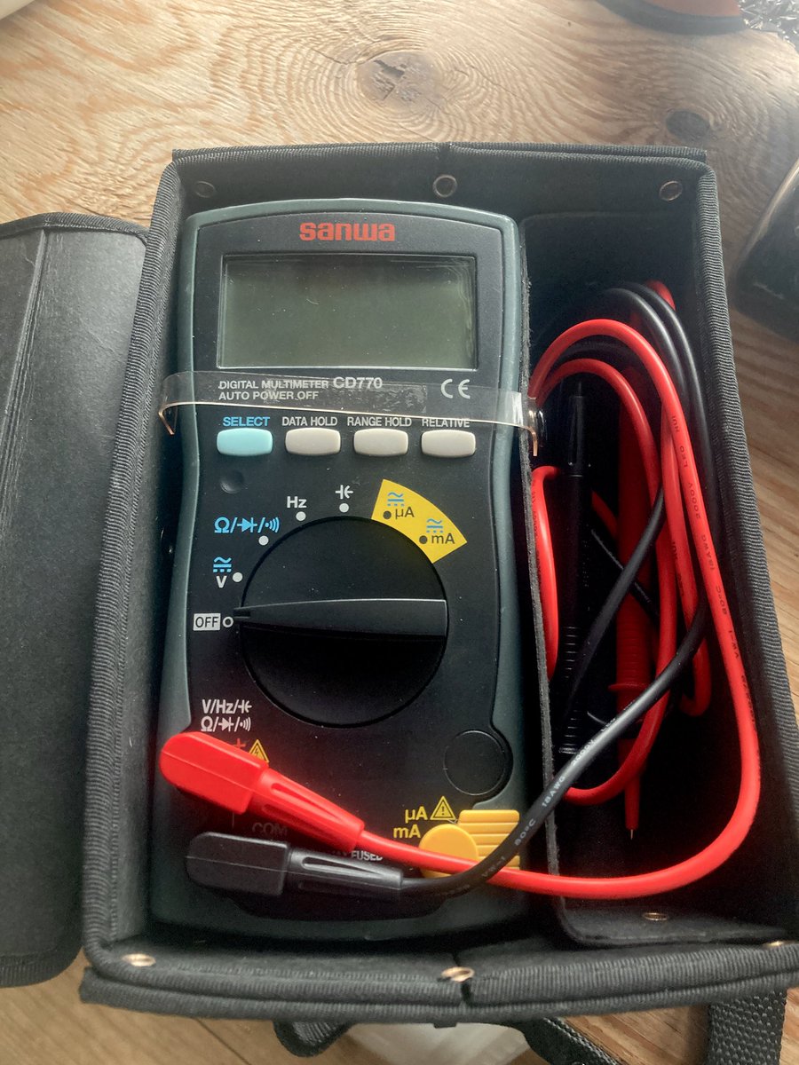 fineconetaro's tweet photo. 初めて真空管アンプのリペアをするので、ギターリペアにはオーバースペックだがテスターを新調。sanwa CD770。 https://t.co/I482a8ya4A