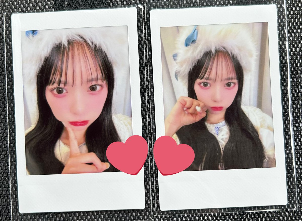 彩乃ちゃんのクリスマスチェキ💙 顔への手の添え方がどちらとも可愛い