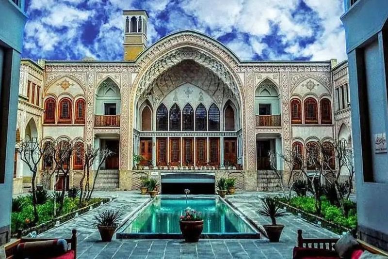 Atieh (عطیه بختیار) tweet media