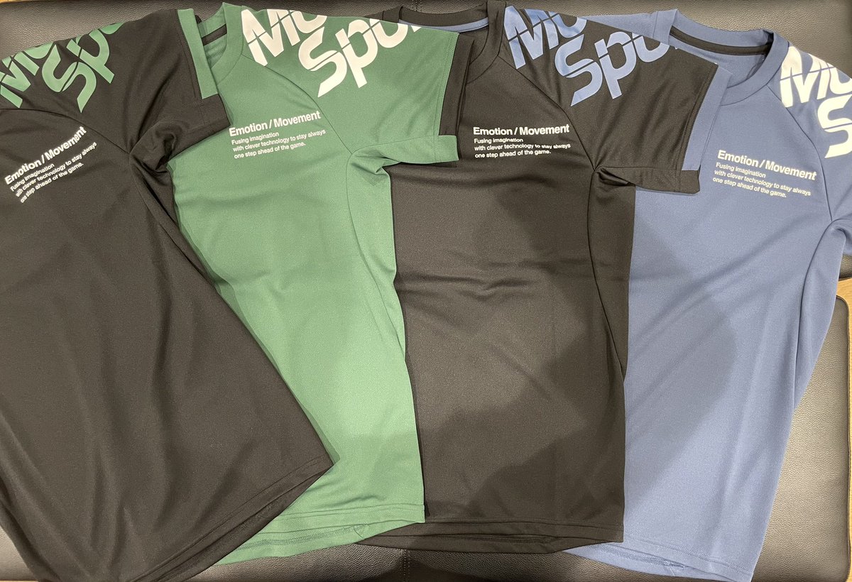 g2_shinjuku's tweet photo. 【#新商品ご紹介】
#MoveSport 半袖プラクティスシャツ ¥4,389
サイズ:S,M,L,O,XO
カラー:ブラック×ブルー、ブラック×グリーン、グリーン、ブルー
肩部分のMoveSportプリントが特徴のプラシャツ。
バレーボールに特化した設計を採用したウェア。
#バレーボール
#石川祐希
#甲斐優斗 https://t.co/moPINBvLVJ