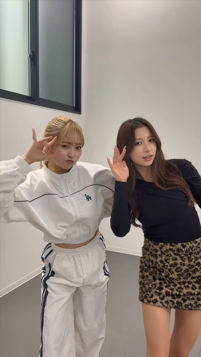 OneFive_Cute97's tweet image. Good morning Gumi 💜

Momo looks really cool and cute in her white tracksuit! 🤍

Gumi in her leopard print skirt is super beautiful and sexy too so the heart is really happy 😍

Have a good day Gumi 💜

#OneFive #OneFive_GUMI #OneFive_MOMO