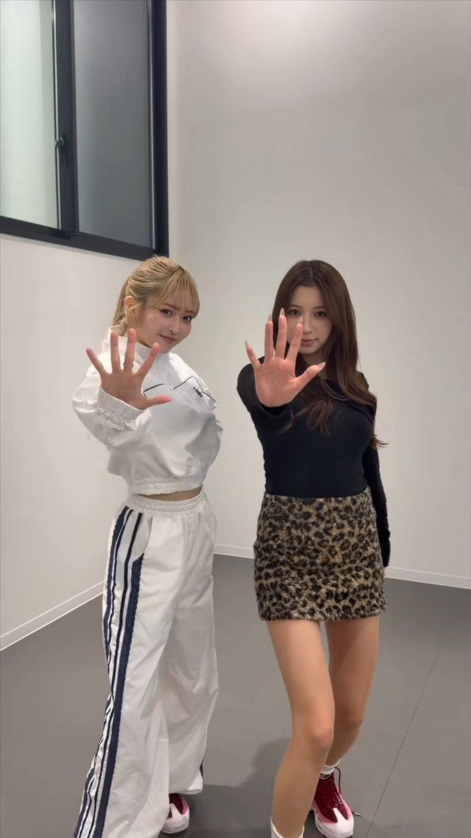 OneFive_Cute97's tweet image. Good morning Gumi 💜

Momo looks really cool and cute in her white tracksuit! 🤍

Gumi in her leopard print skirt is super beautiful and sexy too so the heart is really happy 😍

Have a good day Gumi 💜

#OneFive #OneFive_GUMI #OneFive_MOMO