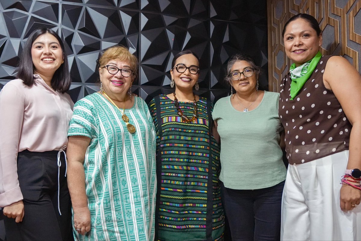 lizarroyo4t's tweet photo. Así se vivió #MicroAbierto: Tu voz sin restricciones 💜En este programa especial con motivo del #8M, agradezco a la Mtra. Nelly, la Psic. Massabi Mtz, Tania Santiago y a la Dip. Jimena Yamil por compartir sus reflexiones sobre esta fecha tan significativa para la lucha feminista. https://t.co/3ffMaug4PN