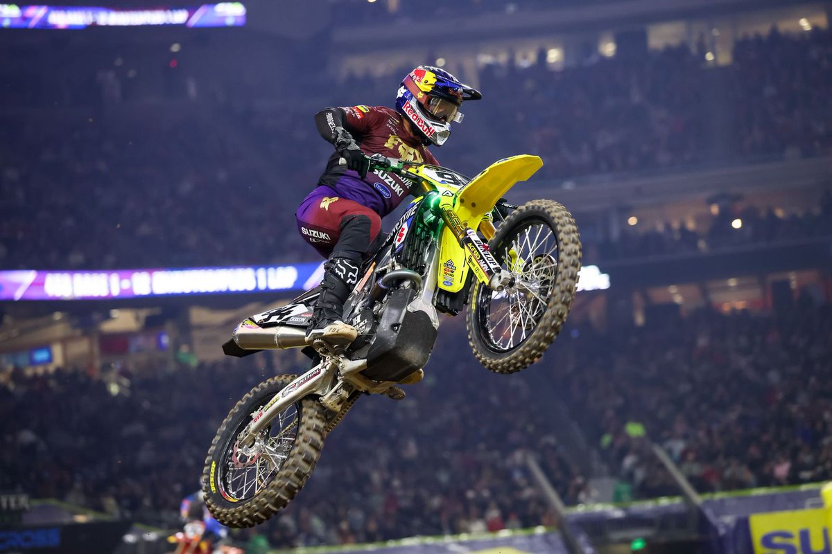 MakitaTools's tweet image. Go and see all the action of the @pmg.racing as they fly high and fling dirt all over the podium at @lucasoil.stadium! Then be sure to visit the pits to see all the Makita tools and equipment that keeps them flying! 

#makitatools #makitausa #pmg.racing