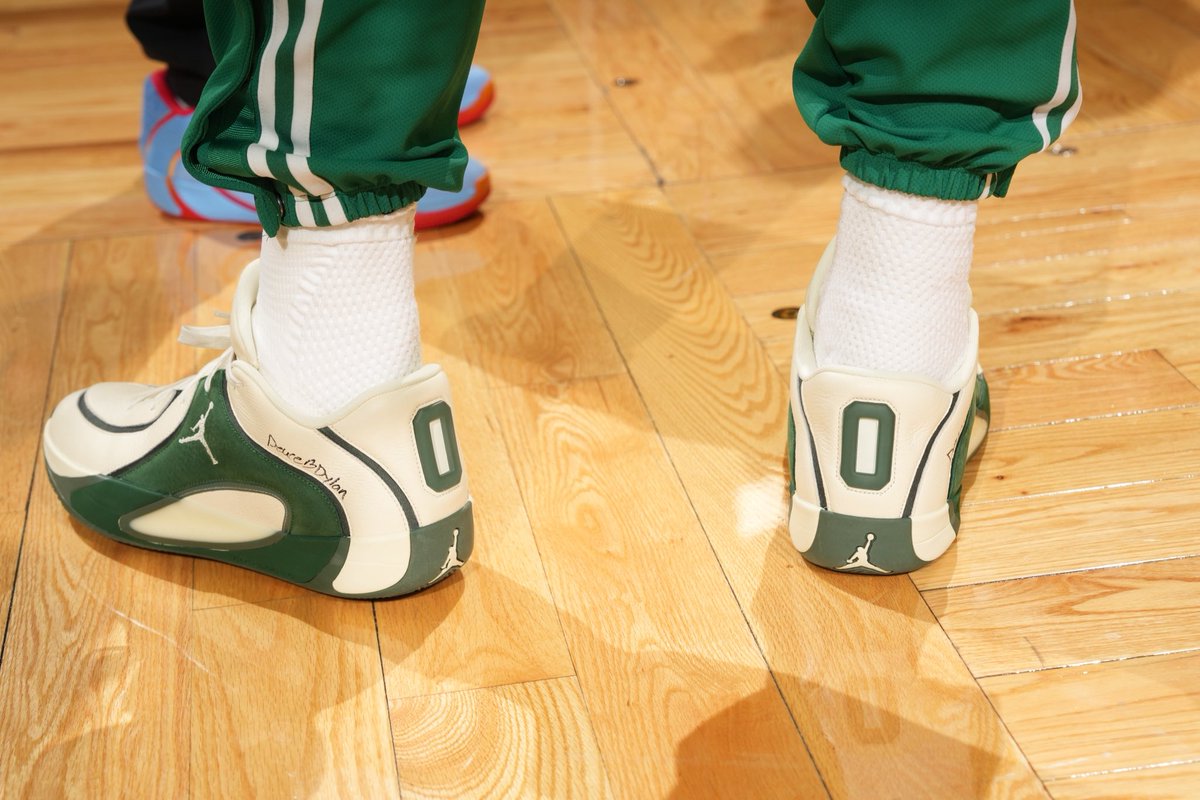 Back to work.

Jayson Tatum returns with a new Jordan Tatum 4 PE. ☘️