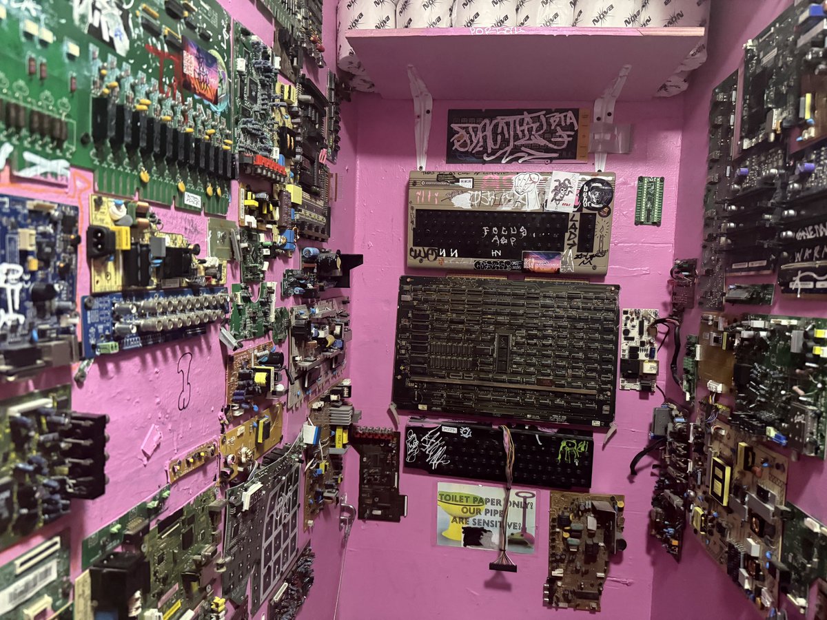 TWINKDEFCON tweet media