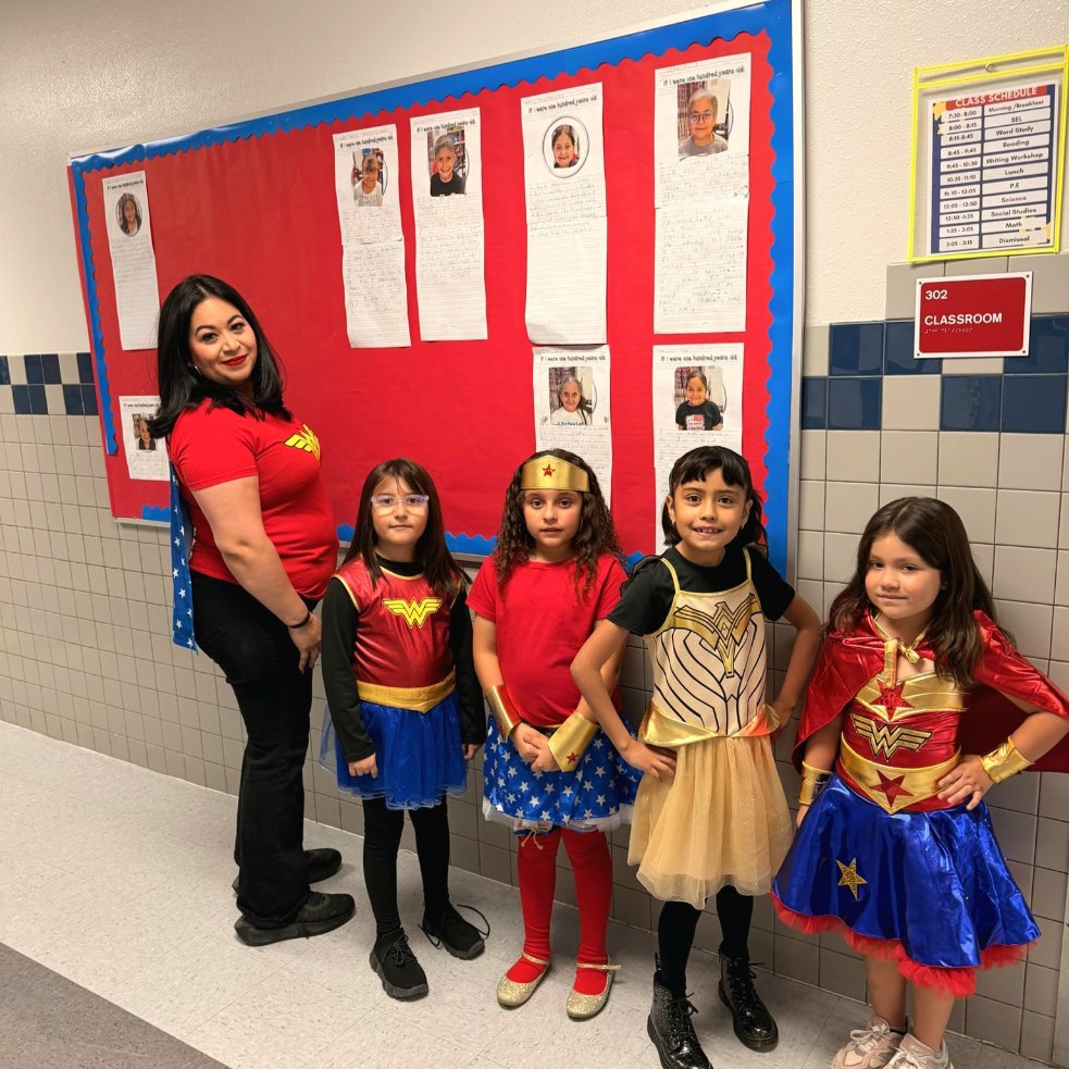 HValverde_DWS's tweet image. Ending #ReadAcrossAmerica week at Desert Wind School with these Wonder Women! #LoveDesertWind 
@DWS_PK8