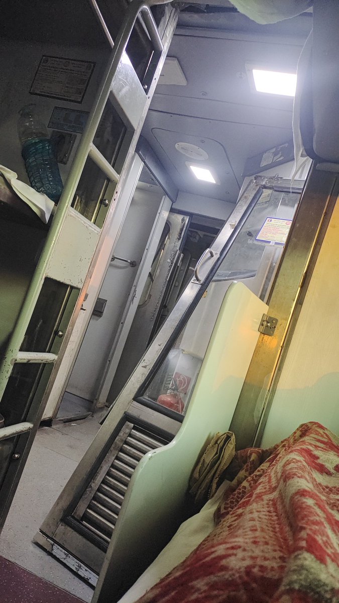 maryrosebaba's tweet photo. @RailMinIndia poor maintenance!!! my AC coach door came off!  
Train no. 20971
Coach - M2

@RailwaySeva @WesternRly @NWRailways @SWRRLY @AshwiniVaishnaw @RailMinIndia https://t.co/hPIIOn7J2e