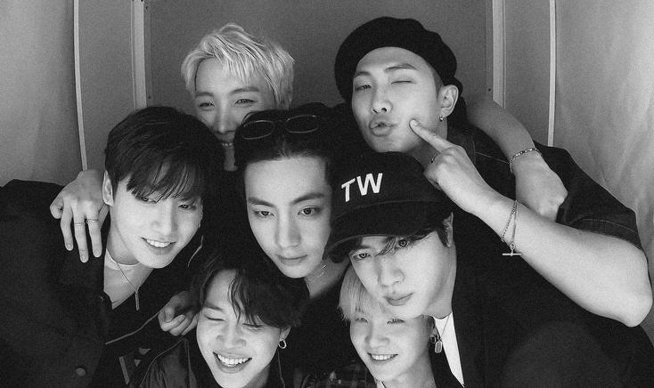 DINÁMICA DE STREAM ‼️ #JourneyToArirang 

El día de hoy le corresponde a Dark &amp; Wild  
• Muestra tu canción fav del álbum. 
• Foto ot7. 
• Etiqueta a 7 mutis
@/yanose