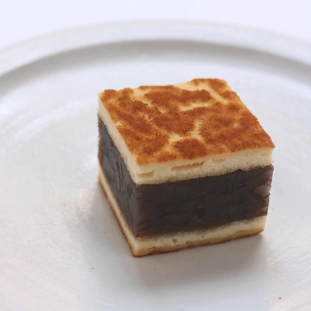 【 あんの日 】

さて本日日曜日、三松堂の益田店では、

・チョコレートの大福（夏みかんピール入り）
・いちごの大福
・さくら餅

を販売します。津和野の本店は、

・チョコレートの大福（夏みかんピール入り）
・粒あんのおはぎ
・花茜
・津和野おぐら
・いちごの大福
・さくら餅