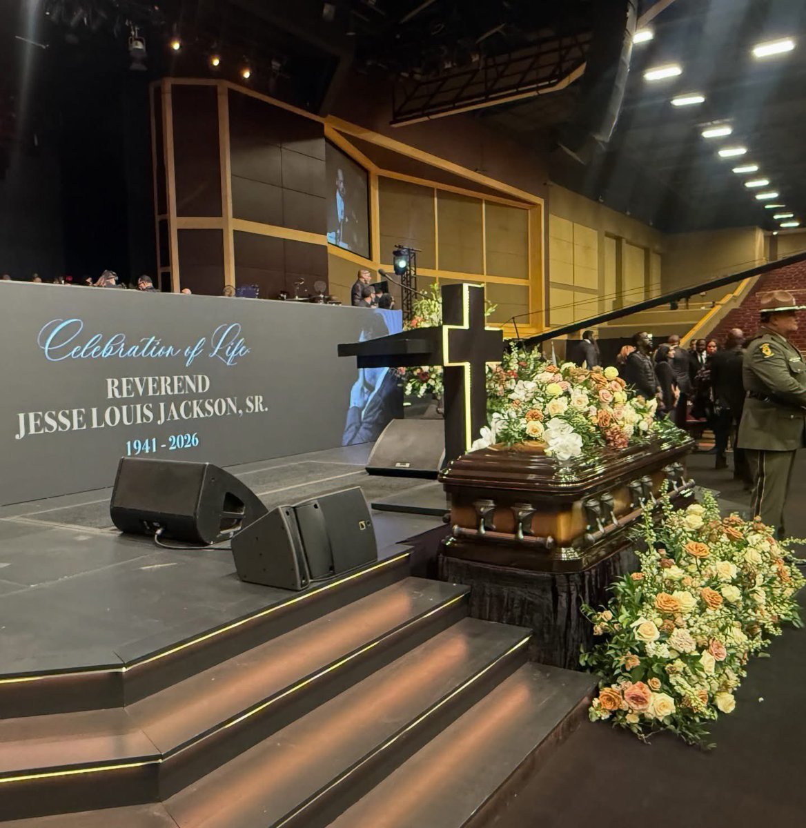 Earlier today at the House of Hope in Chicago to honor my life long mentor, Rev. Jesse L. Jackson. Please continue to keep the Jackson family and all who loved him in your prayers. 

#RIPRevJesseJackson