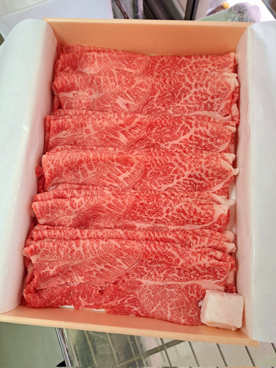 Onikunookada's tweet photo. ご卒業おめでとうございます。⁡
⁡お祝いに㊗️お世話になったお礼に⁡
⁡団欒弾むお肉はいかがでしょう。⁡
⁡お肉の種類、ご予算、お客様の想いに寄り添ったお熨斗作成。⁡
⁡小さな肉屋にできること。⁡
⁡感謝の気持ちはぜひお肉のおかだで！⁡
⁡お気軽にお問い合わせ、ご来店下さい😊👍 https://t.co/3qieBSYQ6O