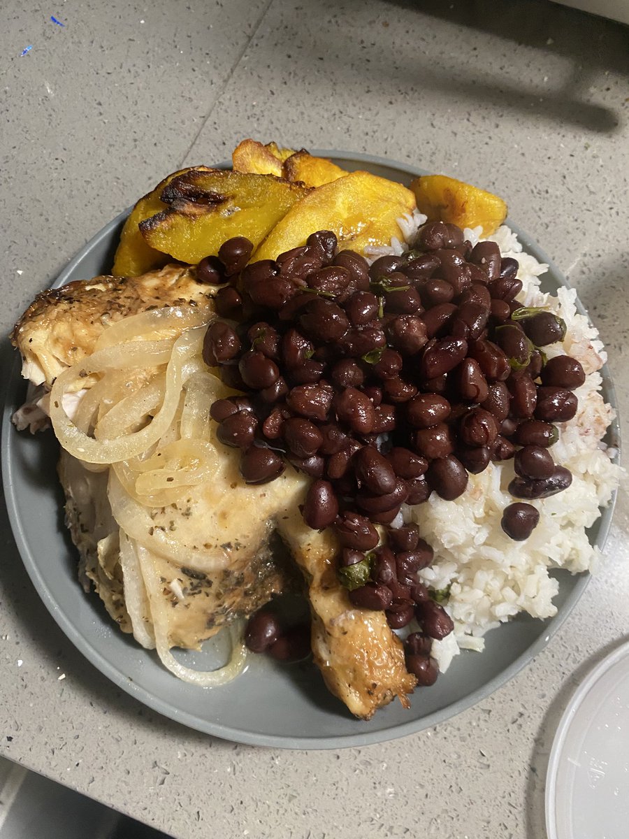 HeadAzzCass's tweet image. Waited till the weekend 🤷🏾‍♂️ S/o Columbia Heights, East Harlem, North Philly🤌🏾🤟🏾and now the struggle…picking which film for dinner. Btw over years, I’ve loved both, but rn I gotta say #DancingInSeptember &amp;gt; #Bamboozled