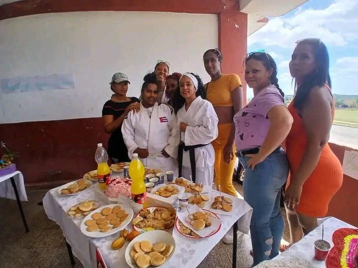 En nuestra #EideTunera hermoso evento de la mujer creadora.En este 8 de marzo que llegue a todas las mujeres de ese excelente colectivo las felicitaciones.
#DeporteLasTunas 
#PorLasTunasLaVictoria 
#GenteQueSuma