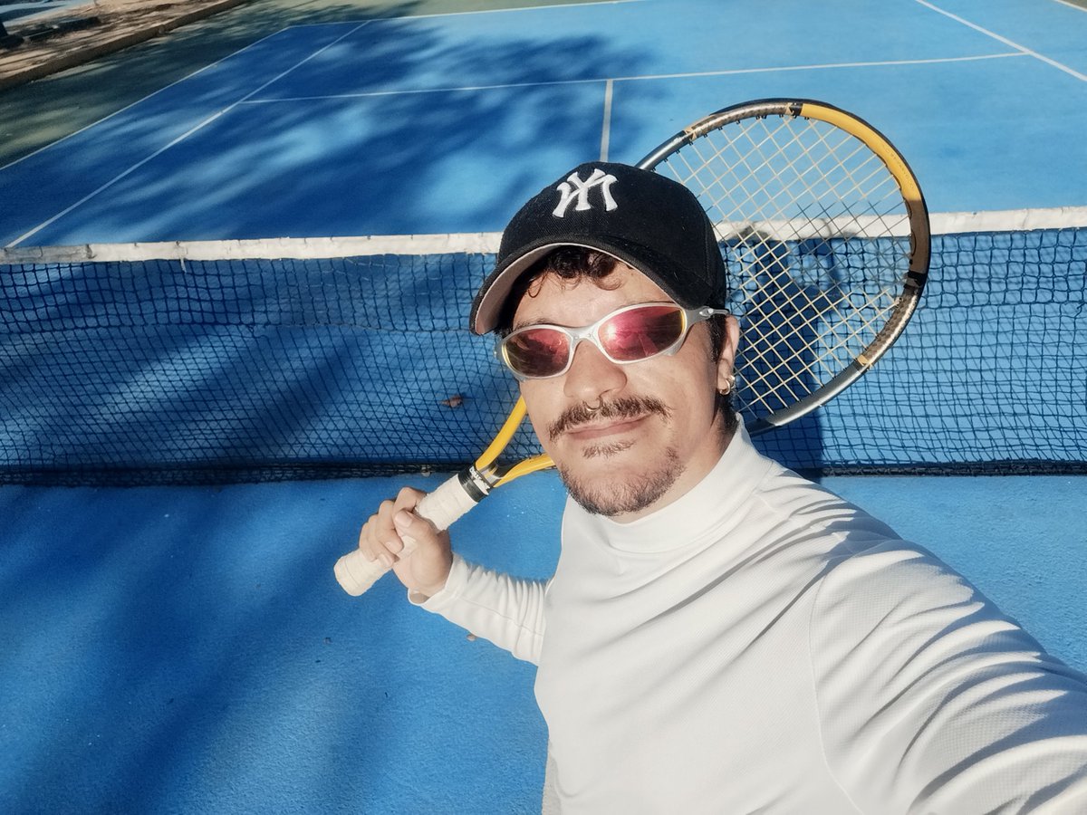DramaticCock's tweet photo. 🎾 https://t.co/vOiDEpOiyD