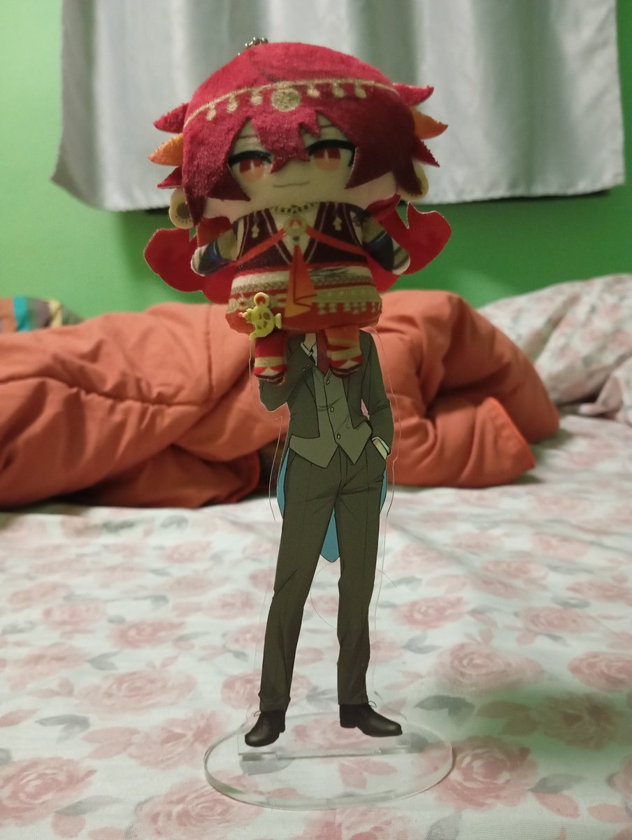 sxlamima's tweet photo. Hehe first pape and standee ever 🥰🥰🥰
Such a good way to commemorate it, no?
#Cendmerch #DubstePvt https://t.co/OkGAF7WRzF