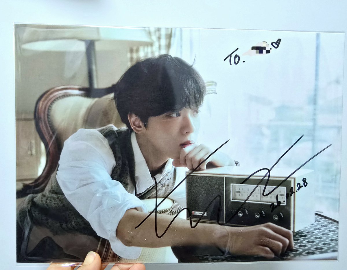 아침부터 택배 문자가 오길래 뭔가 했더니
너모너모 기부니가 좋아져버린 사건💙
본명으로 처음 사인 받아봐서 나혼자 웃었다가 설렜다가 난리가 남...🤦‍♂️